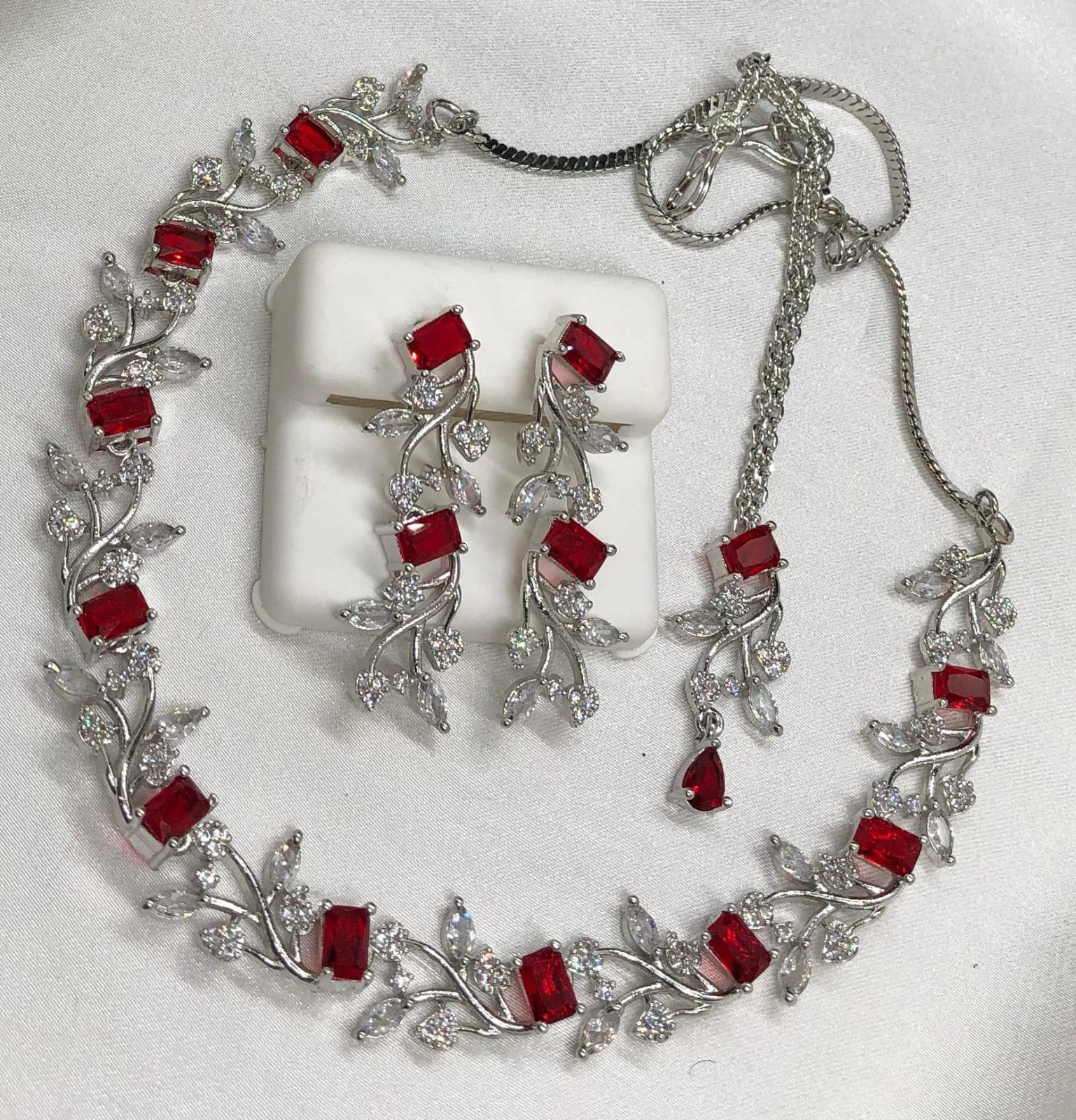 Eternal Glow Set – Necklace & Earrings - Image 2