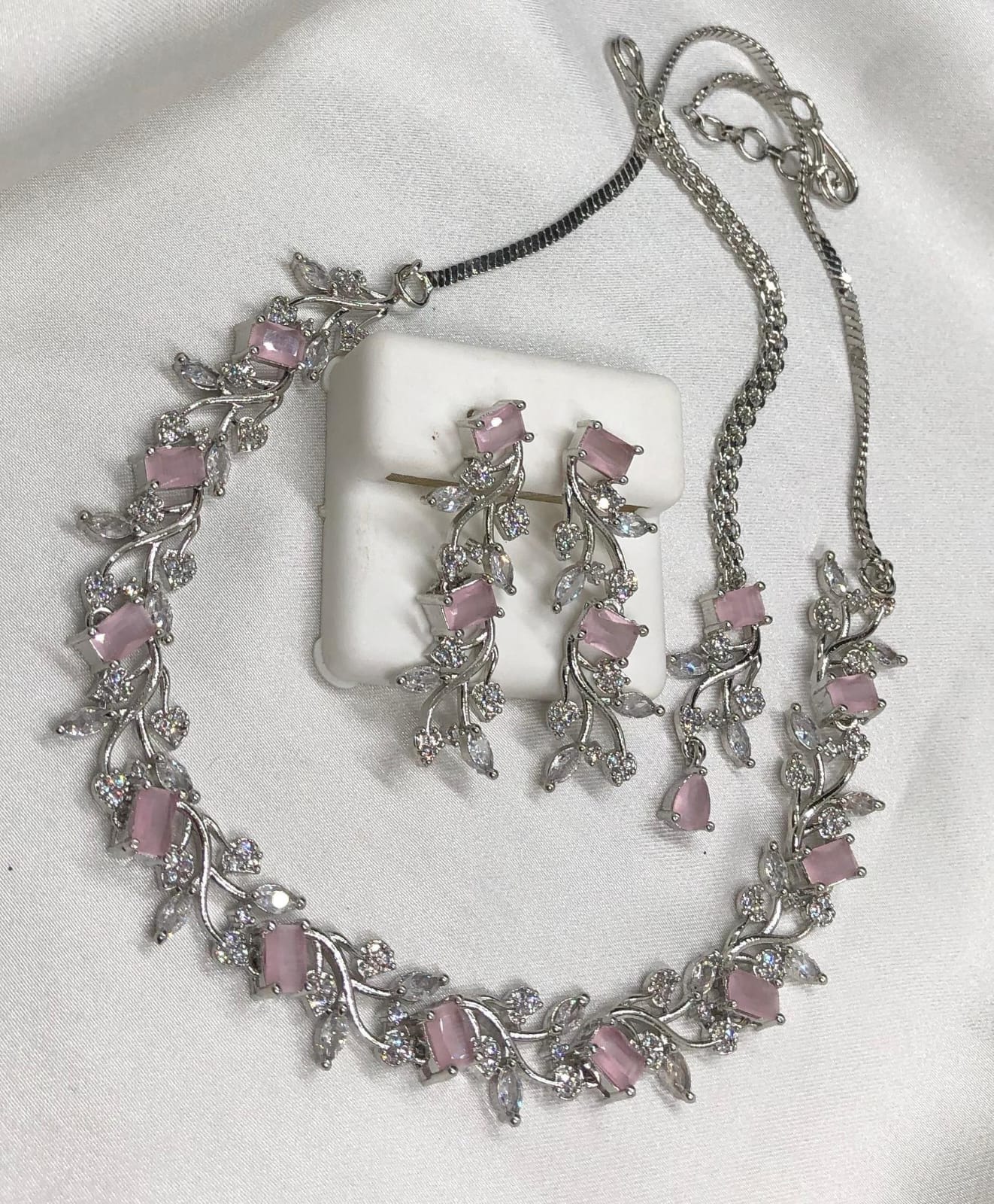 Eternal Glow Set – Necklace & Earrings - Image 4