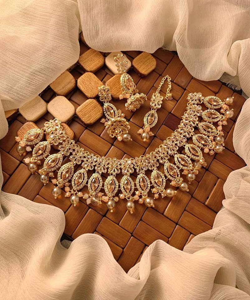 Gold Kundan Choker Necklace Set with Pearls - Image 3