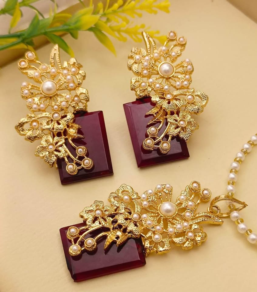 Ruby Pendant Set with Pearl and Floral Detailing - Image 2