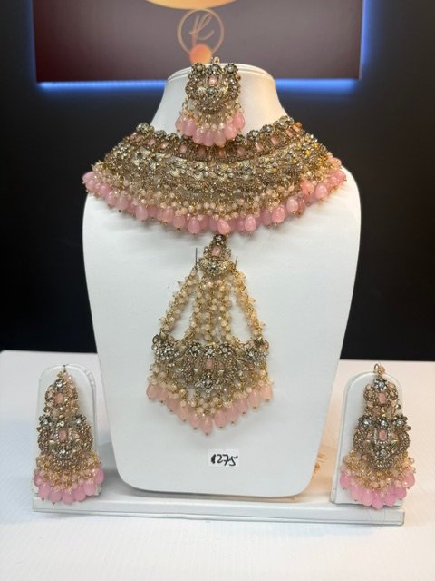 Pink Gold Set with Pearl and Floral Detailing